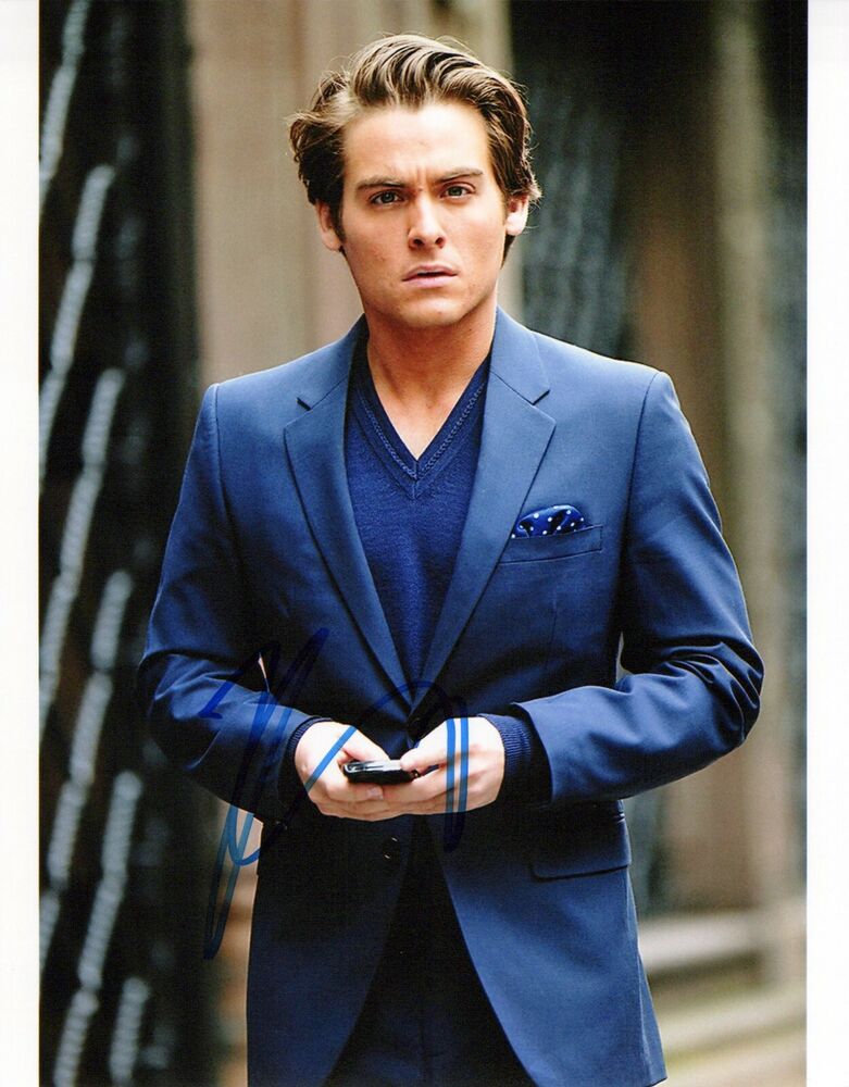 Kevin Zegers head shot autographed Photo Poster painting signed 8x10 #4