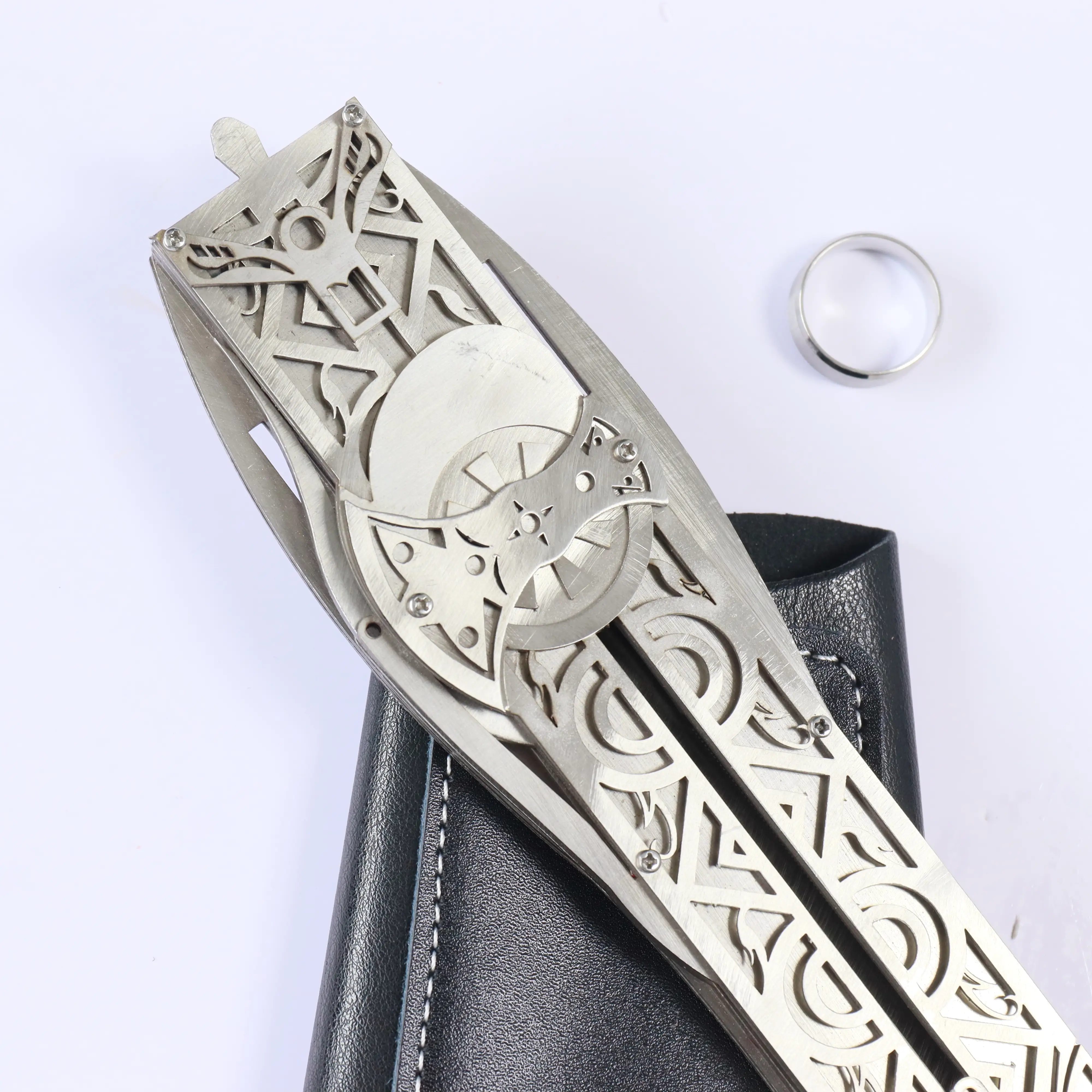 Hidden Blade Metal AC Aguilar real hidden blade image 2