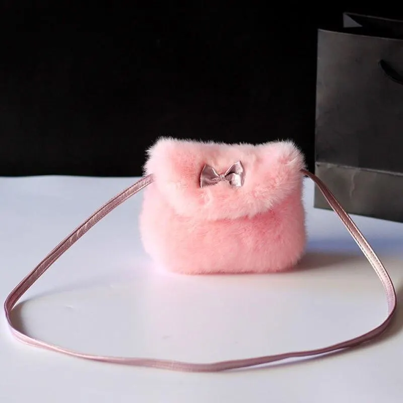 2018 Brand New Baby Girls Furry Now Bags Warmly Children Cross Body Mini Purse Bowknot Artificial Fur Bag Kids Birthday Gifts