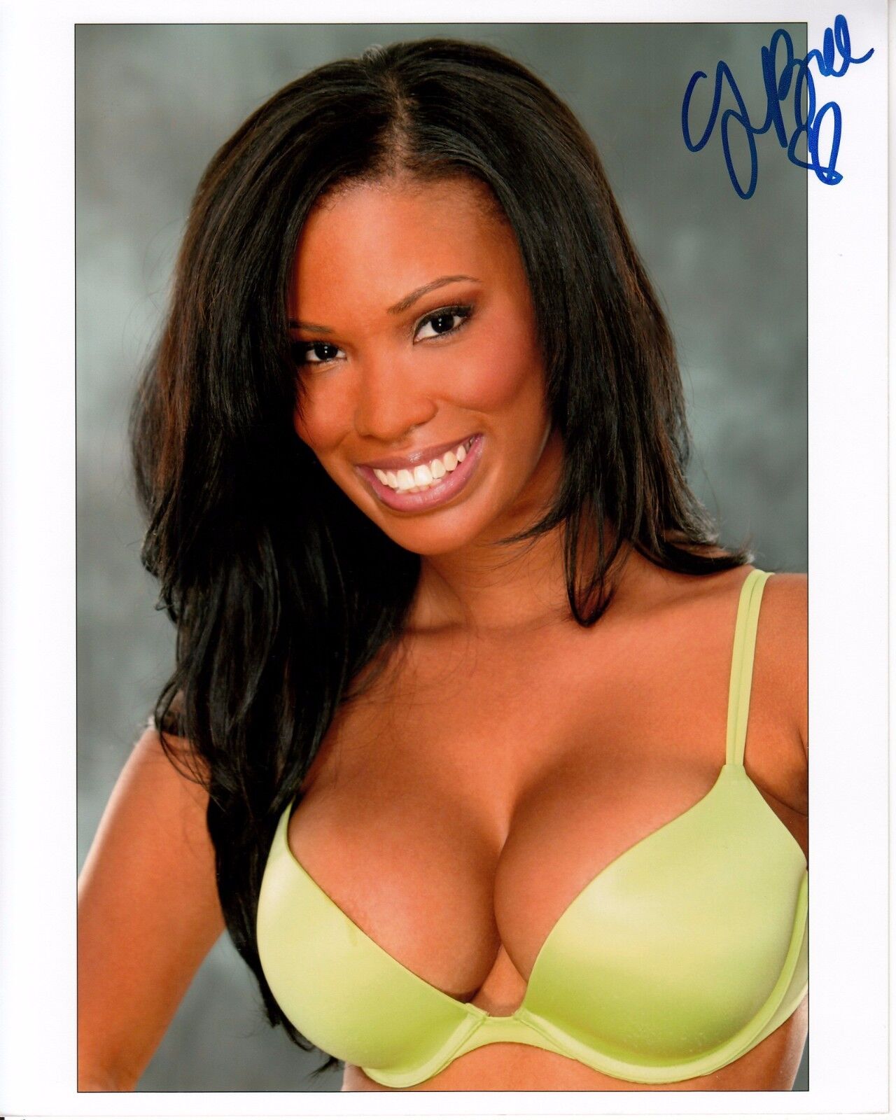 LEOLA BELL hand-signed BUSTY SEXY PLAYMATE IN BRA 8x10 closeup w/ UACC RD COA