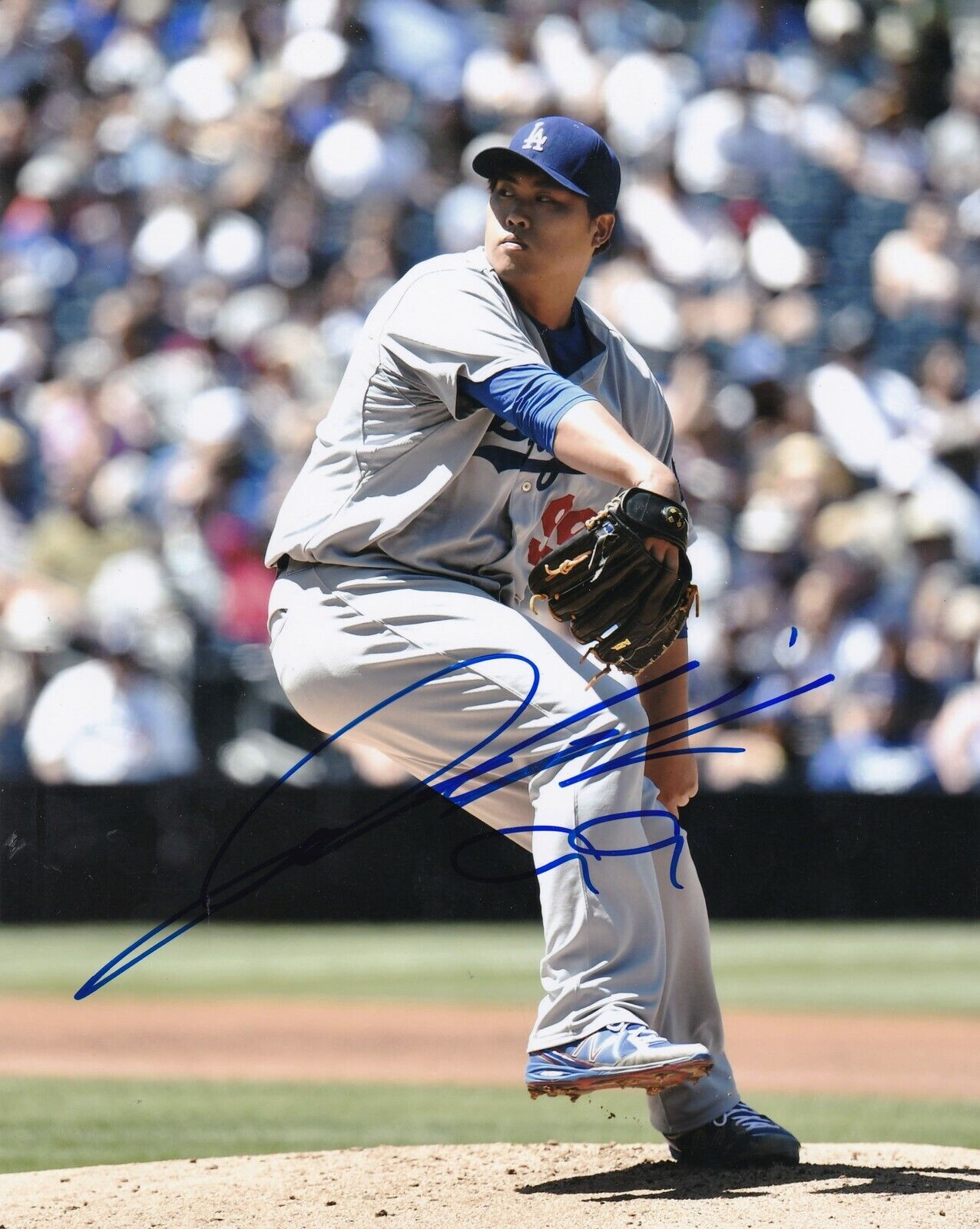 HYUN JIN RYU LOS ANGELES DODGERS ACTION SIGNED 8x10