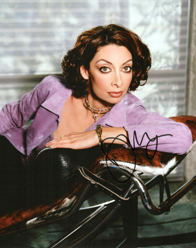 Illeana Douglas glamour shot autographed Photo Poster painting signed 8x10 #1