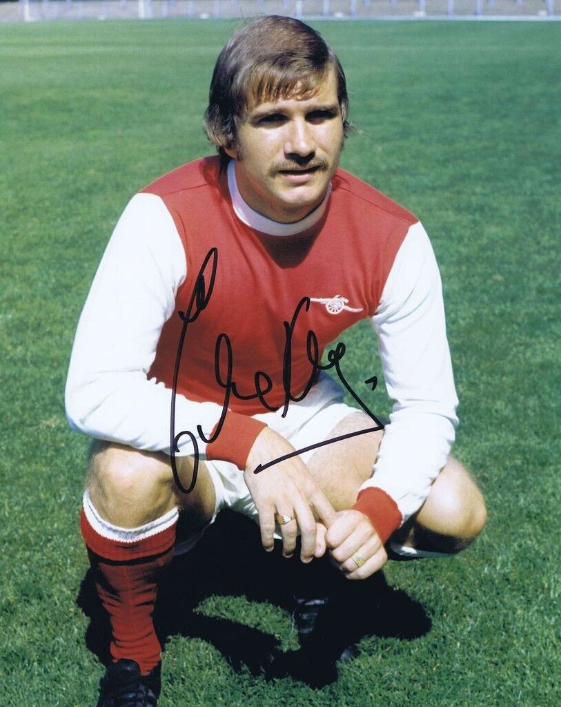 EDDIE KELLY - ARSENAL FOOTBALLING LEGEND - SUPERB SIGNED COLOUR Photo Poster paintingGRAPH