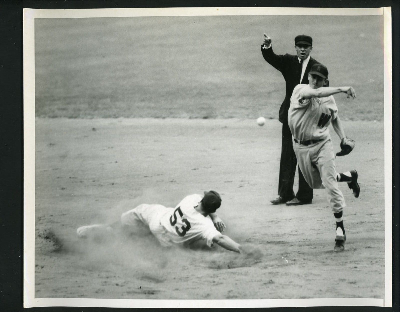 Pete Runnels Bill Skowron Umpire Joe Paparella 1954 Press Photo Poster painting Yankees Senators