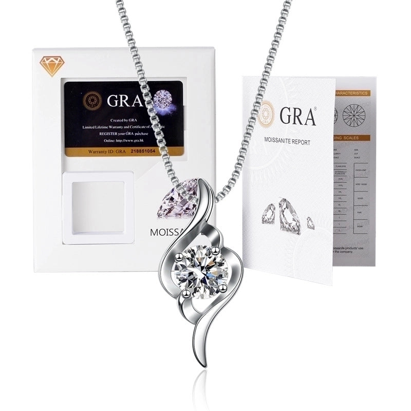 925 Sterling Silver Moissanite Plating Inlay Heart Shape Crown Pendant Necklace