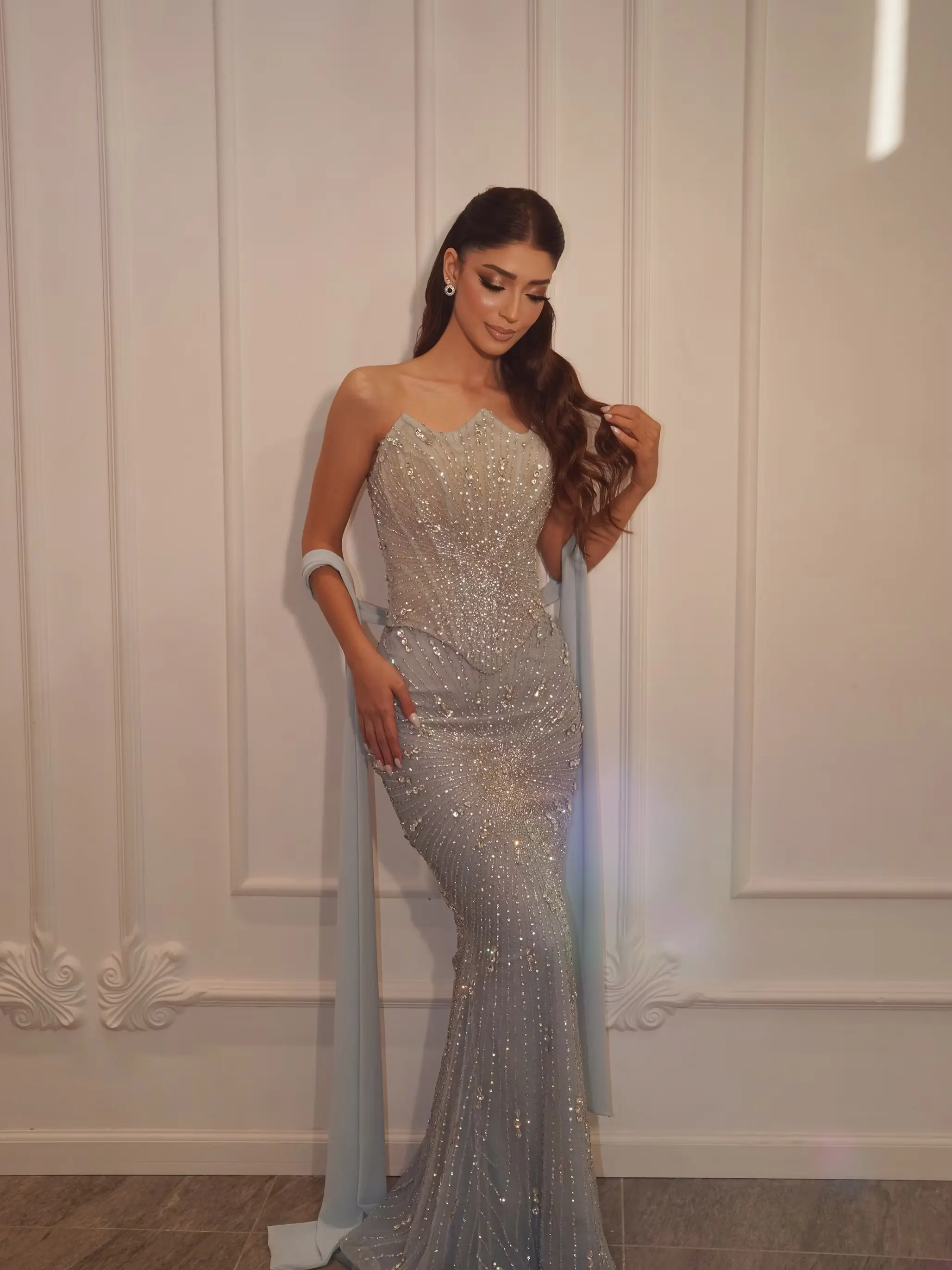 Lussooy Shining Strapless Beading Rhinestone Sleeveless Sheath Prom Dress with Scarf 