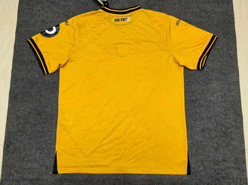 2024/2025 Wolverhampton Wanderers Home Football Shirt 1:1 Thai Quality