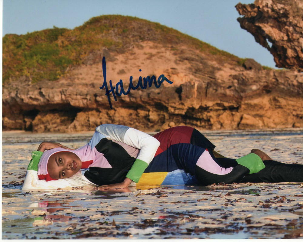 HALIMA ADEN SIGNED AUTOGRAPHED 8X10 Photo Poster painting 2019 SPORTS ILLUSTRATED SWIMSUIT SI 3