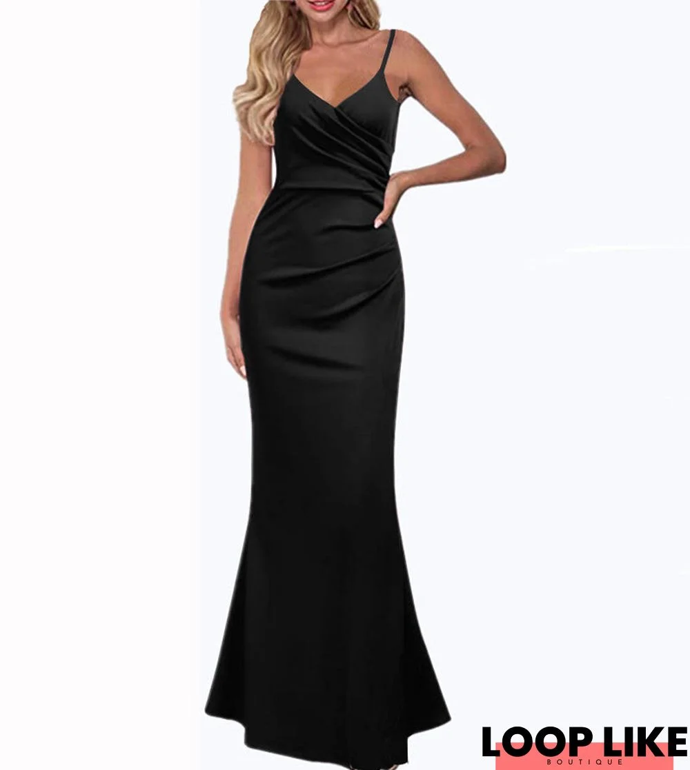 Flattering and Expandable Elegant Slim Fit Dress with Solid Color and Spaghetti Straps