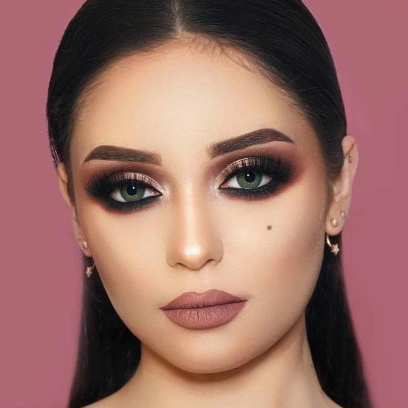 Dark green (12 months) contact lenses