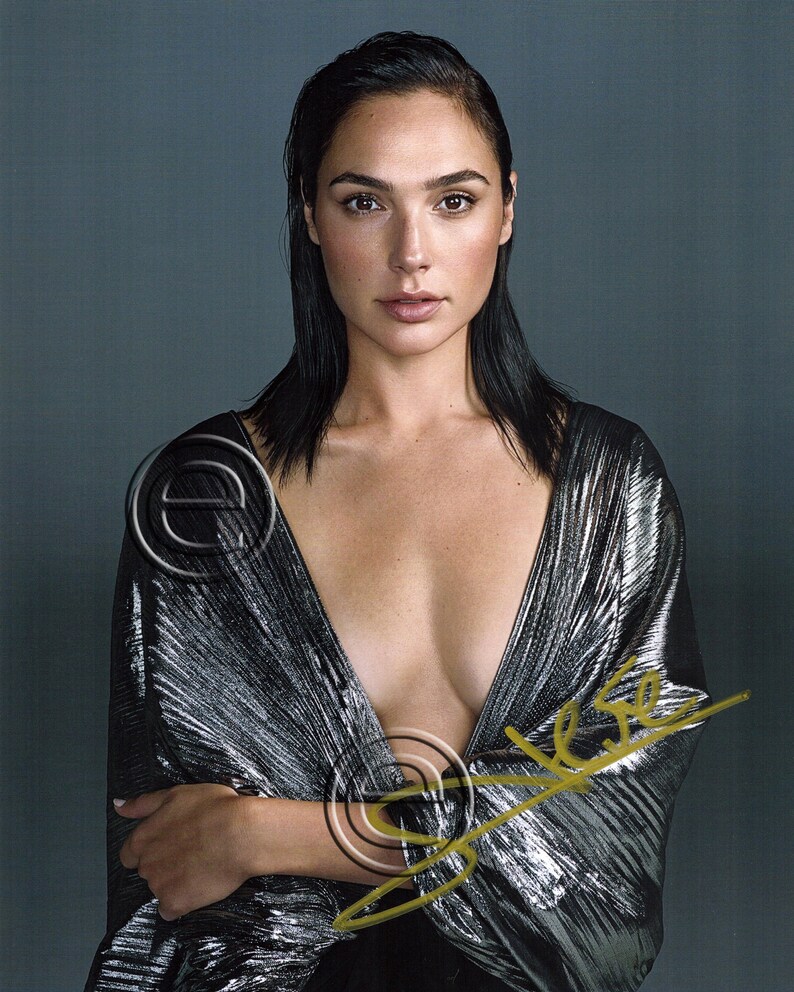 Gal Gadot Autographed Signed Photo Poster painting 8 x 10 print Photo Poster painting picture poster wall art autograph