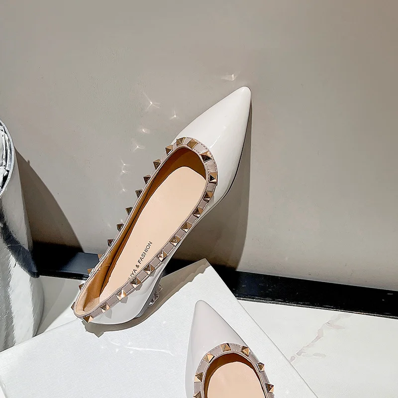 Breakj Breakj Temperament Small Fragrant Evening Wind Tip Single Shoes Women Shallow Mouth 2025 New Spring And Autumn Flat Bottom Shoes Rivet Shoes