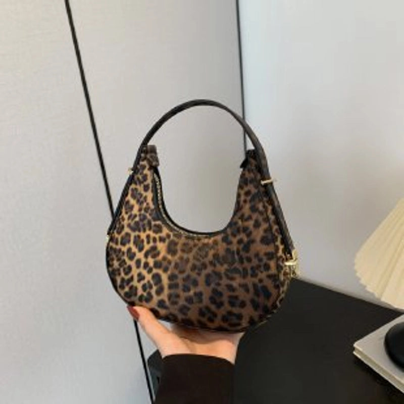 Women’s Medium Pu Leather Houndstooth Zebra Classic Style Streetwear Pillow Shape Zipper Underarm Bag