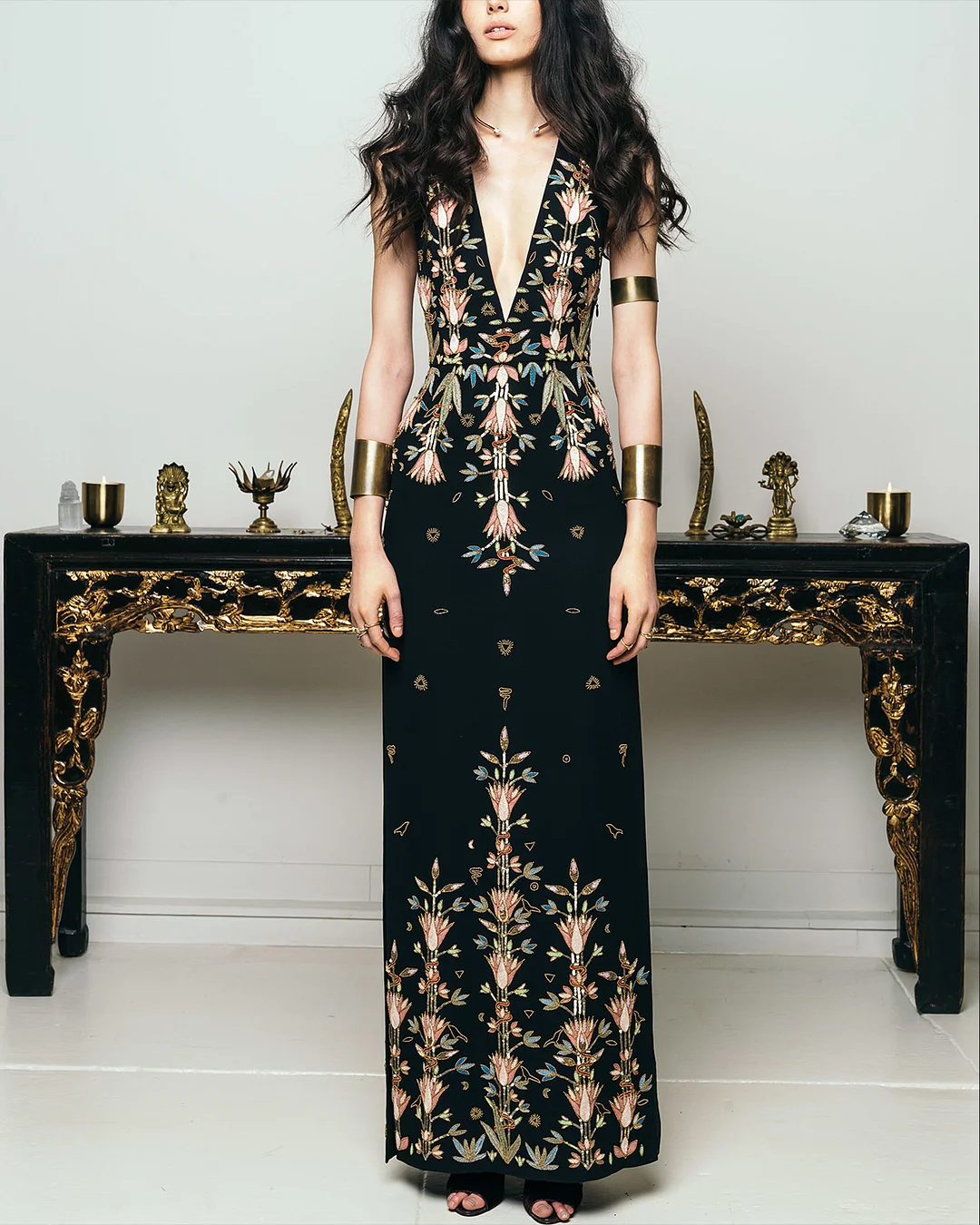 Women's V-neck Sleeveless Embroidered Dress