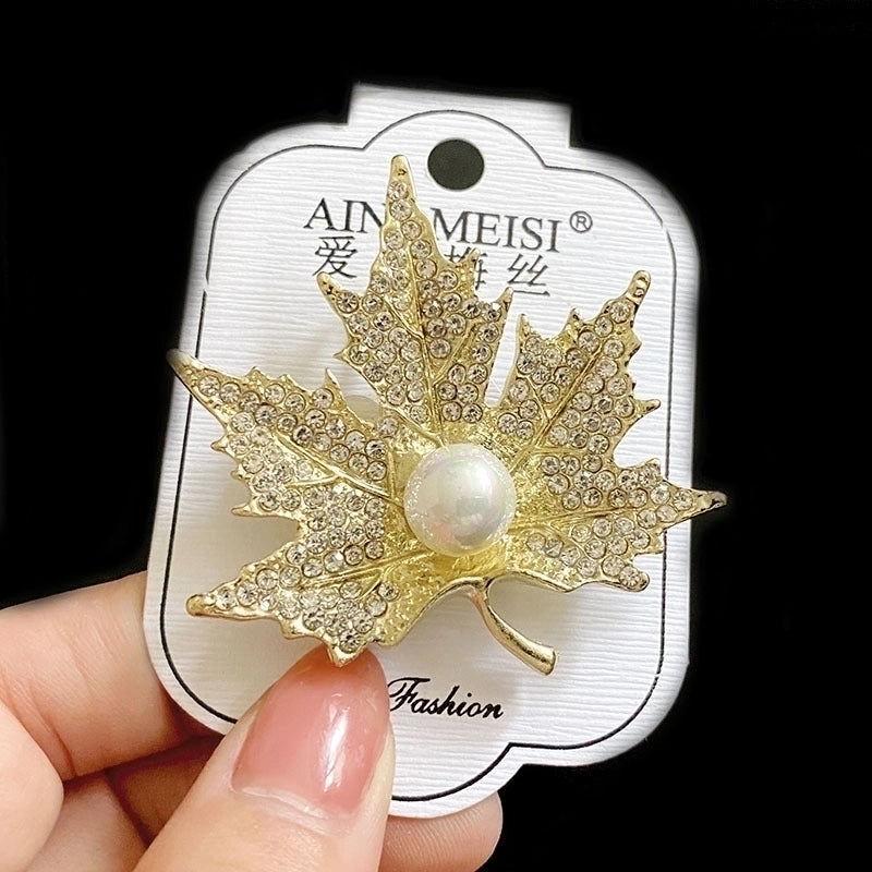 Elegant Glam Pin Geometric Alloy Plating Inlay Artificial Pearls Rhinestones Shell Women’s Brooches