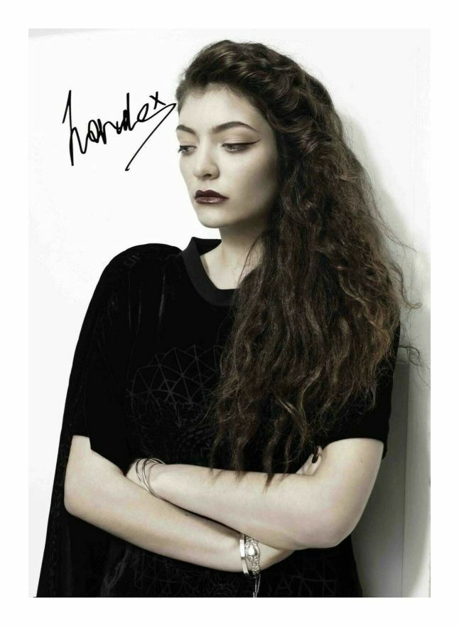 LORDE AUTOGRAPH SIGNED PP Photo Poster painting POSTER