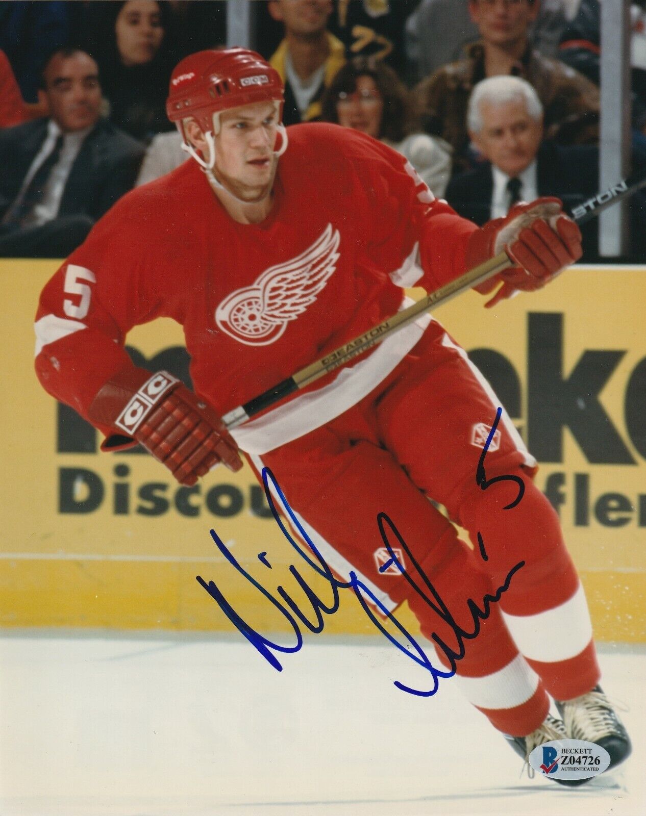 NICKLAS LIDSTROM Signed Detroit RED WINGS 8x10 Photo Poster painting w/ Beckett COA (BAS)