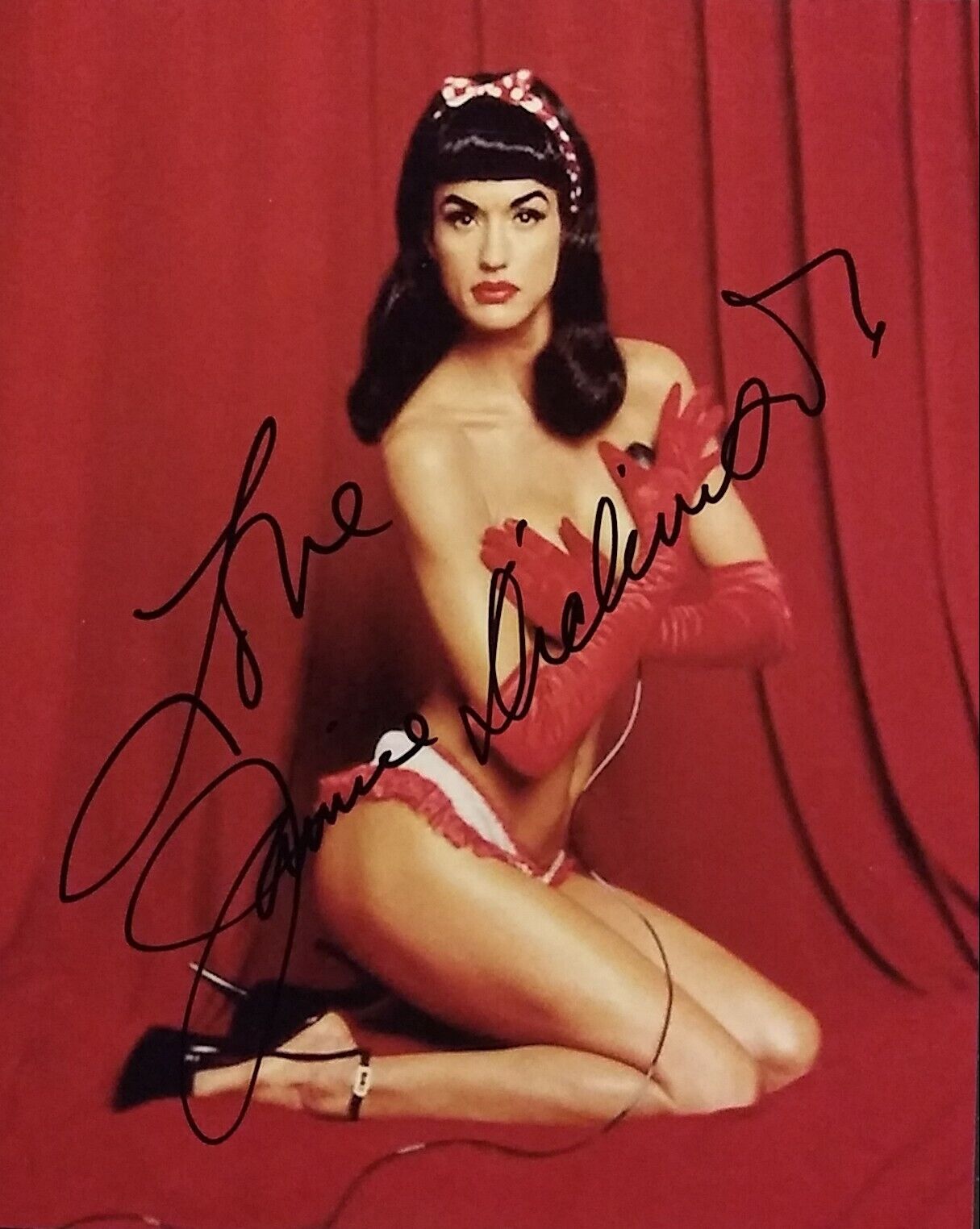 Janice Dickinson signed 8 x 10