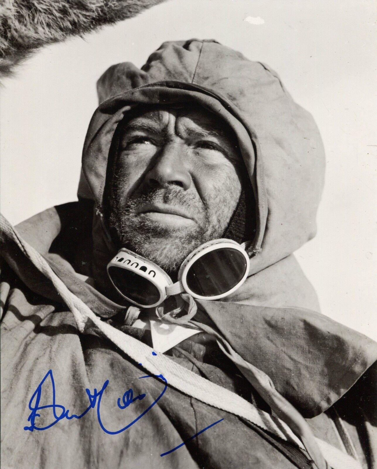 Actor Sir John Mills signed SCOTT OF THE ANTARCTIC 8x10 Photo Poster painting UACC DEALER