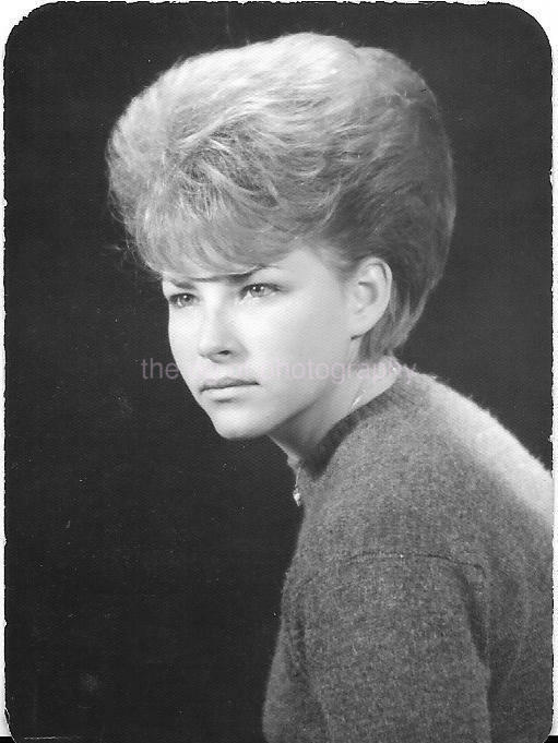 THE GIRL WITH THE FUNKY HAIRDO Found Photo Poster painting bw YOUNG WOMAN Portrait VINTAGE 07 6
