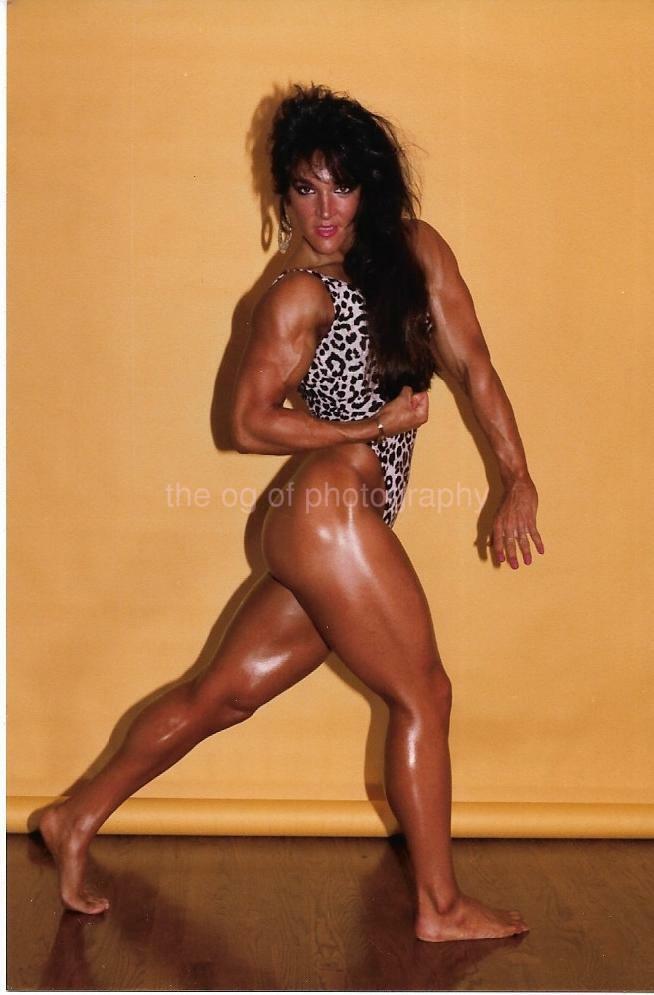 MUSCLE WOMAN 80's 90's FOUND Photo Poster painting Color FEMALE BODYBUILDER Original EN 111 9 V