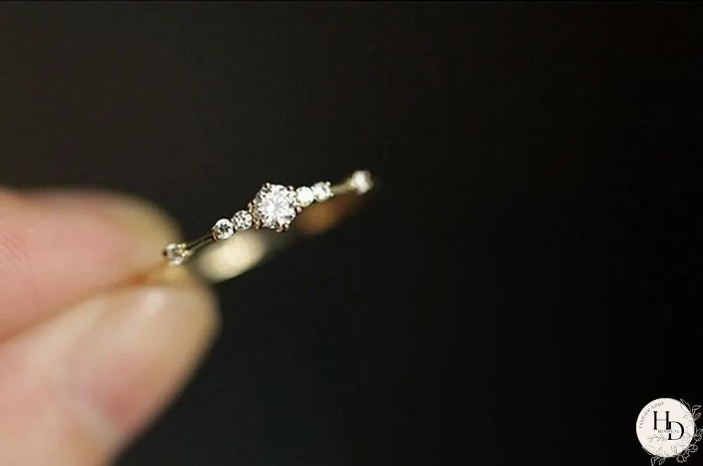 New 18k Yellow Gold 7 Small Diamonds Exquisite Ladies Engagement Diamond Ring Jewelry Ring (4-11)