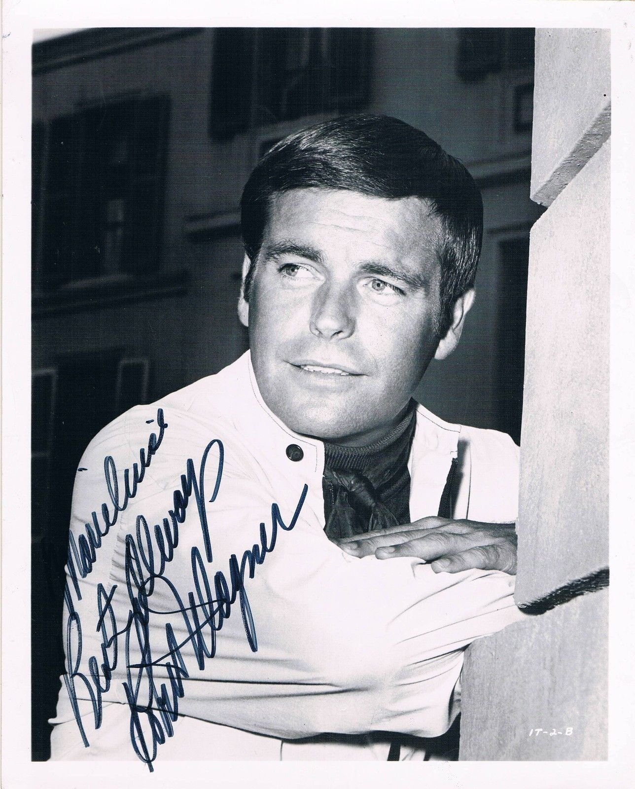 Robert Wagner 1930- genuine autograph Photo Poster painting 8x10