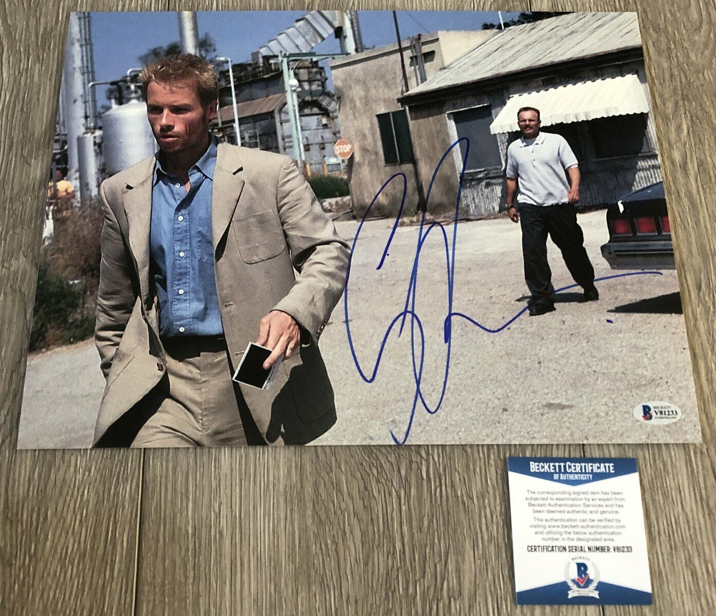 GUY PEARCE SIGNED AUTOGRAPH MEMENTO 11x14 Photo Poster painting w/EXACT PROOF & BAS BECKETT COA