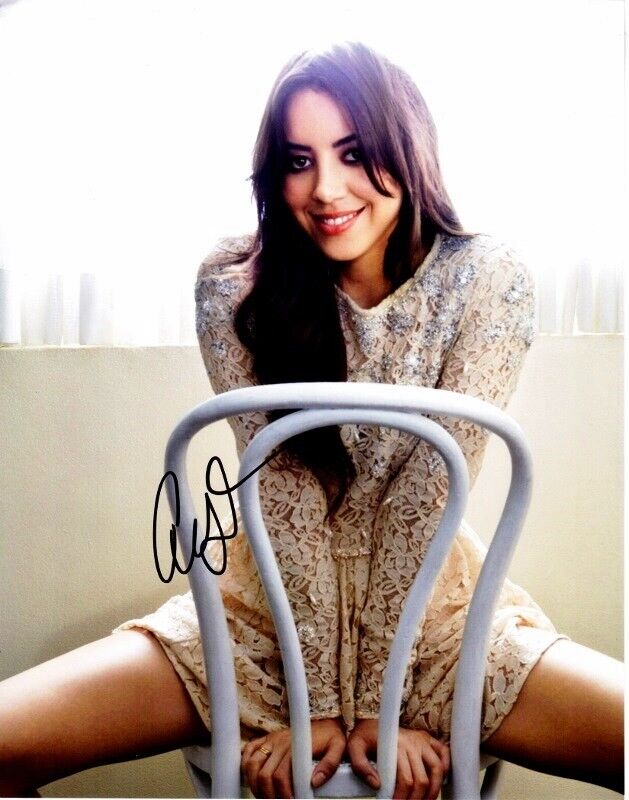 Aubrey Plaza Signed Parks and Recreation - April Ludgate 11x14 inch Photo Poster painting