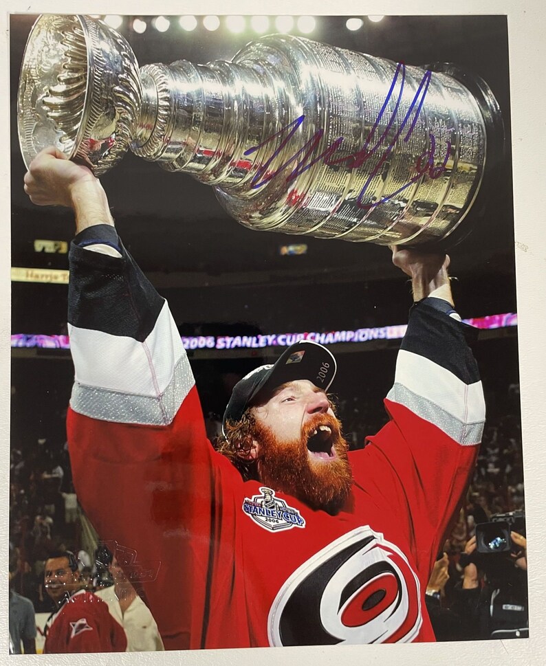 Mike Commodore Signed Autographed Glossy 8x10 Photo Poster painting Carolina Hurricanes - COA Matching Holograms