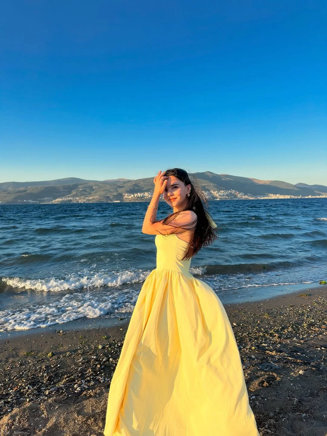 Elegant Daffodil Sleeveless Halter Strap V-Neck Prom Dress With Pockets YK0264