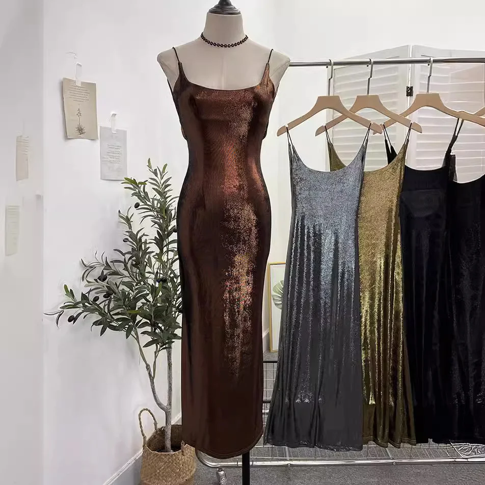 Uveng Real Shooting 鎏金带 Dress Bare Back Repair Behind The Opening Fork Long Bag Over The Knee Dress 89999