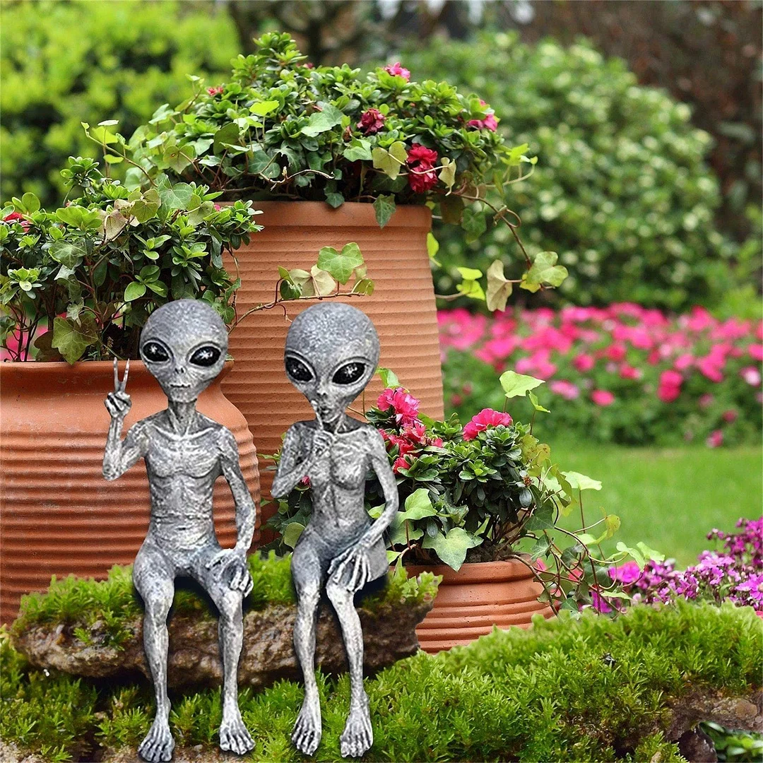 Garden Mini Alien Resin Statue