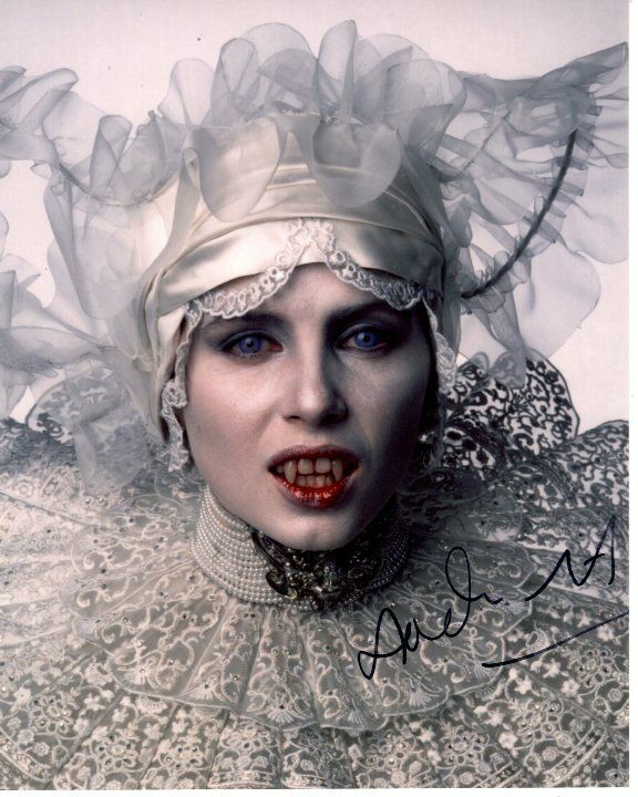 SADIE FROST signed autographed DRACULA LUCY WESTENRA Photo Poster painting