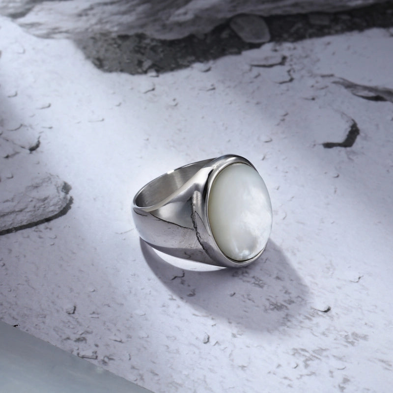 A Non-Fading Stainless Steel Popular Simplicity Men’s Ring Round Fashion Elegant Shell Women’s Ring