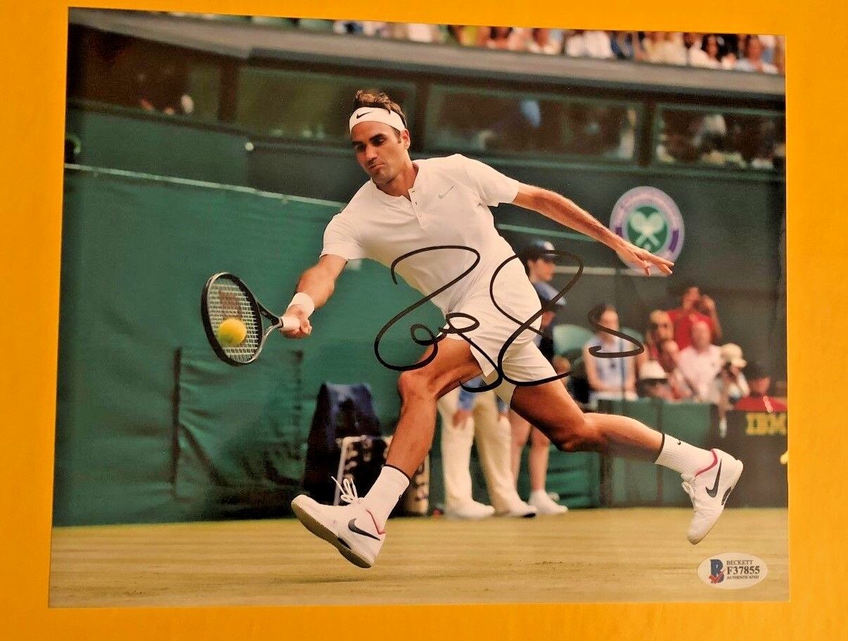 ROGER FEDERER SIGNED 8X10 TENNIS Photo Poster painting BECKETT CERTIFIED POSE 1