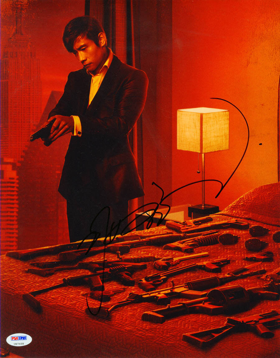 Byung Hun Lee SIGNED 11x14 Photo Poster painting Han Jo-Bae RED 2 PSA/DNA AUTOGRAPHED