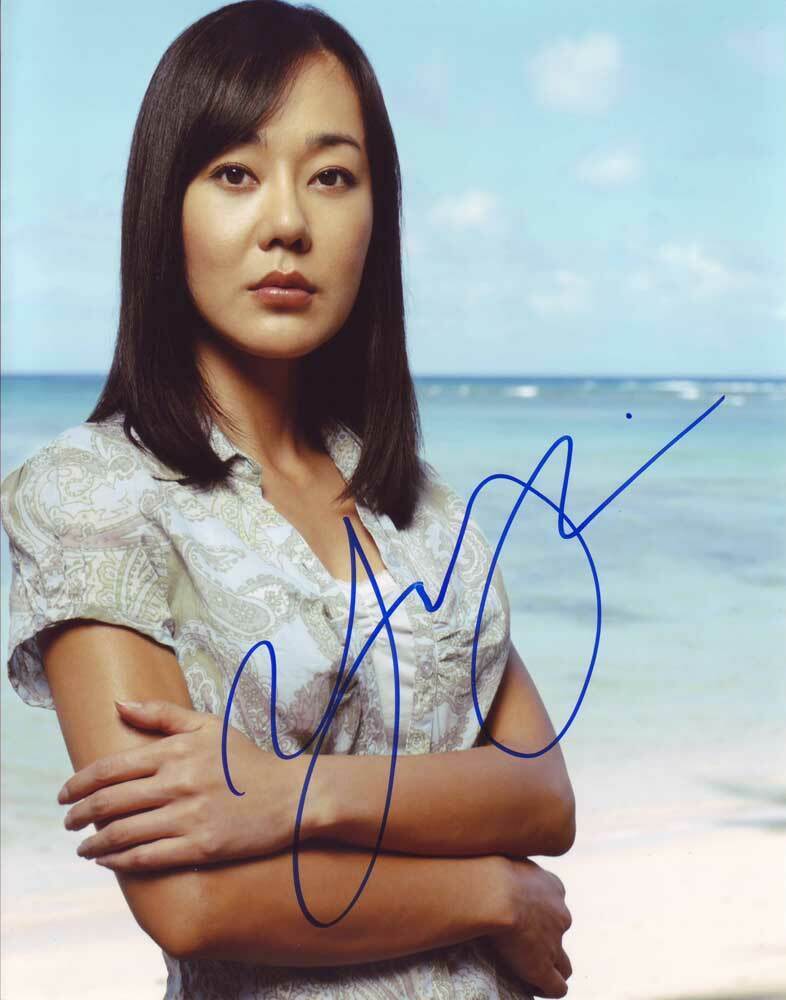 Yunjin Kim In-person AUTHENTIC Autographed Photo Poster painting SHA #72152