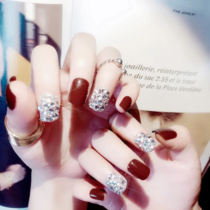 24Pcs/Set Vintage Gold Line False Nails Finished Short Design Full Cover Nail Tips Press on Nail Artificial Fake Nails with Glue-Nail Inspo