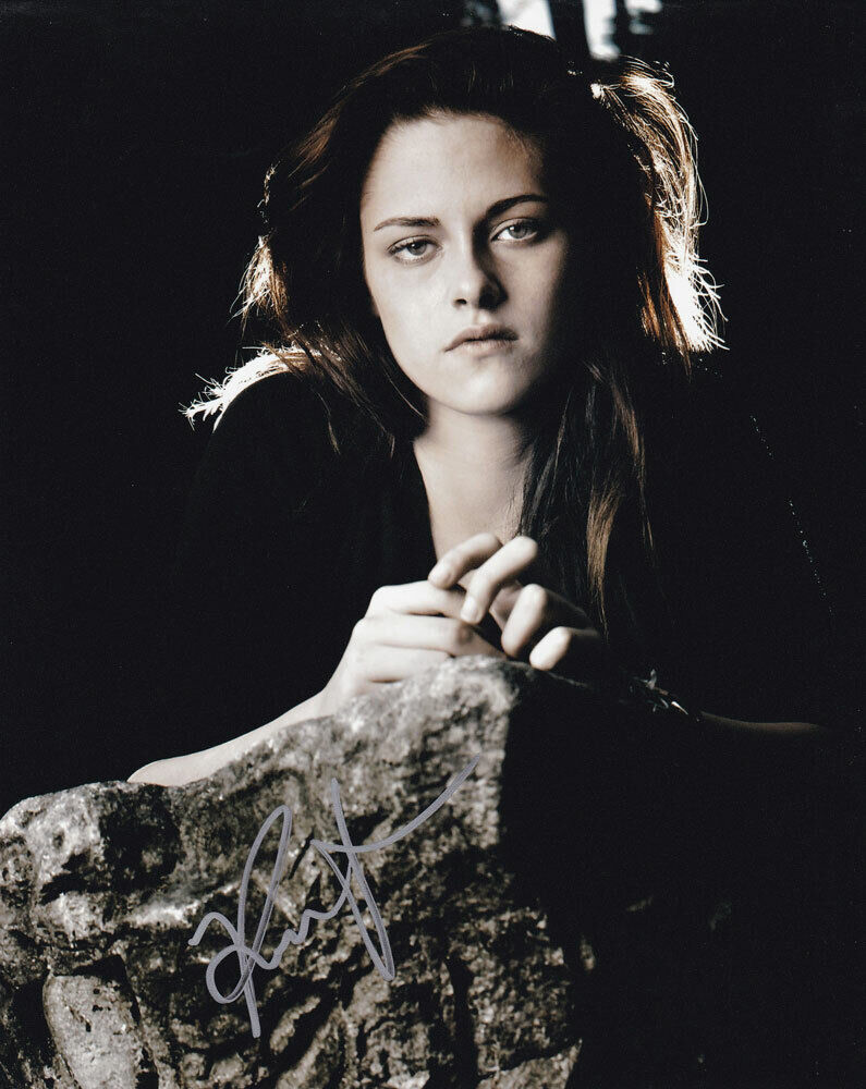 Kristen Stewart In-Person AUTHENTIC Autographed Photo Poster painting SHA #78259