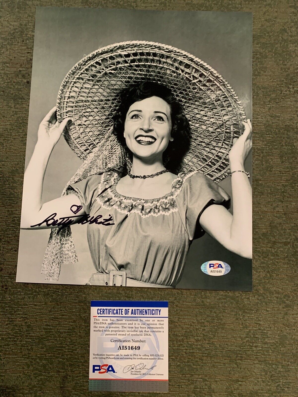 Betty White Signed 8x10 Photo Poster painting Pic Auto Psa Coa