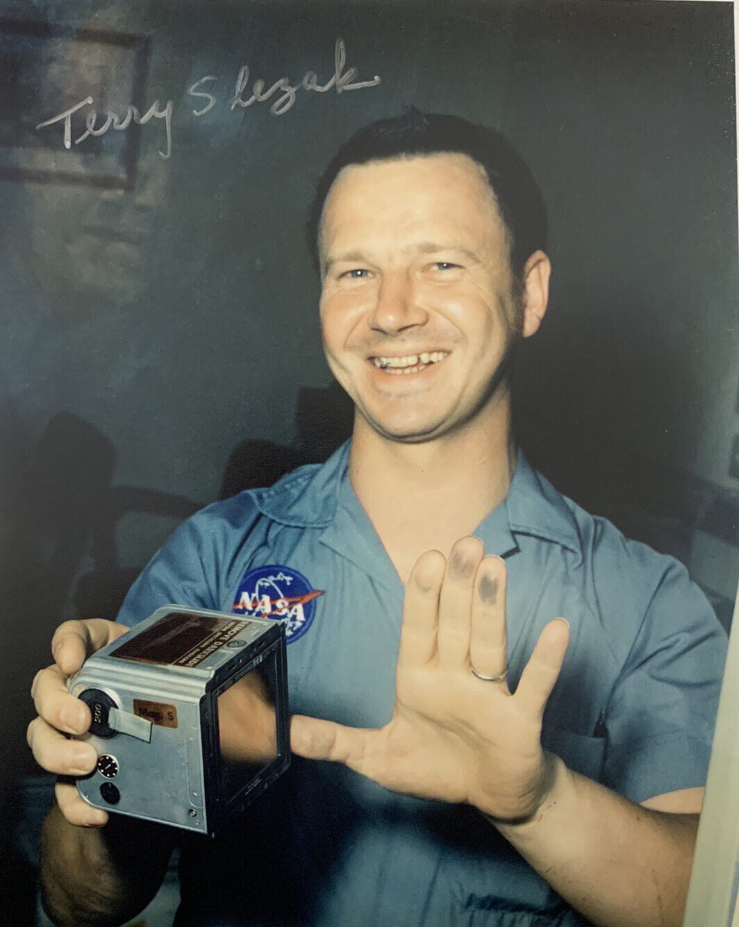 TERRY SLEZAK SIGNED 8x10 Photo Poster painting NASA MOON DUST Photo Poster paintingGRAPHER AUTOGRAPHED AUTHENTIC