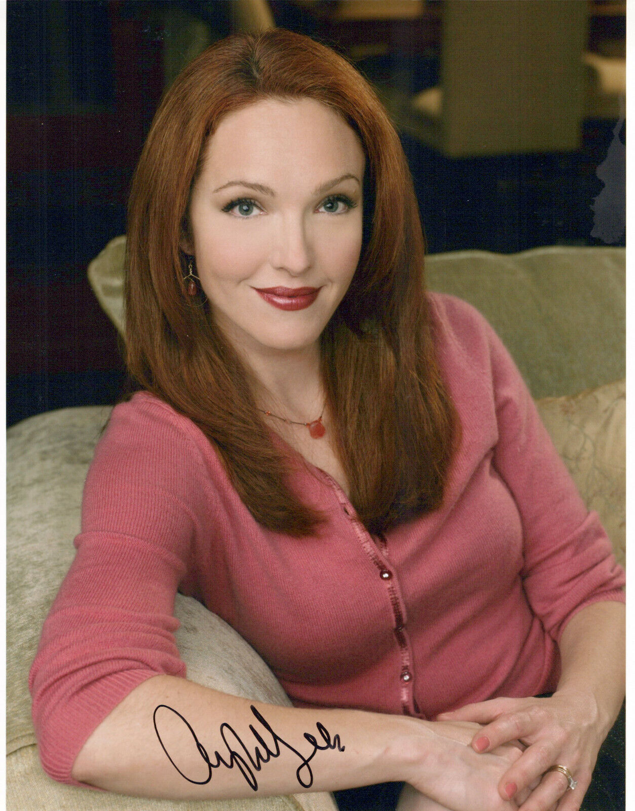 Amy Yasbeck glamour shot autographed Photo Poster painting signed 8x10 #1 damaged rt corner