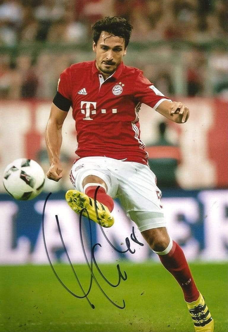 Mats Hummels SOCCER BAYERN MUNICH autograph, In-Person signed Photo Poster painting