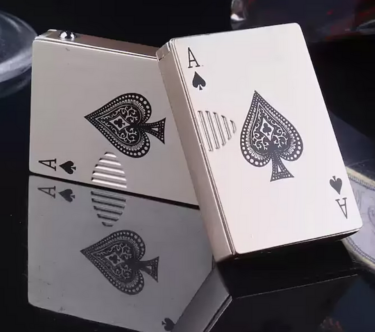 Windproof Playing Cards Metal Lighter/Good for Gifts/Men Toy  Switch Glock