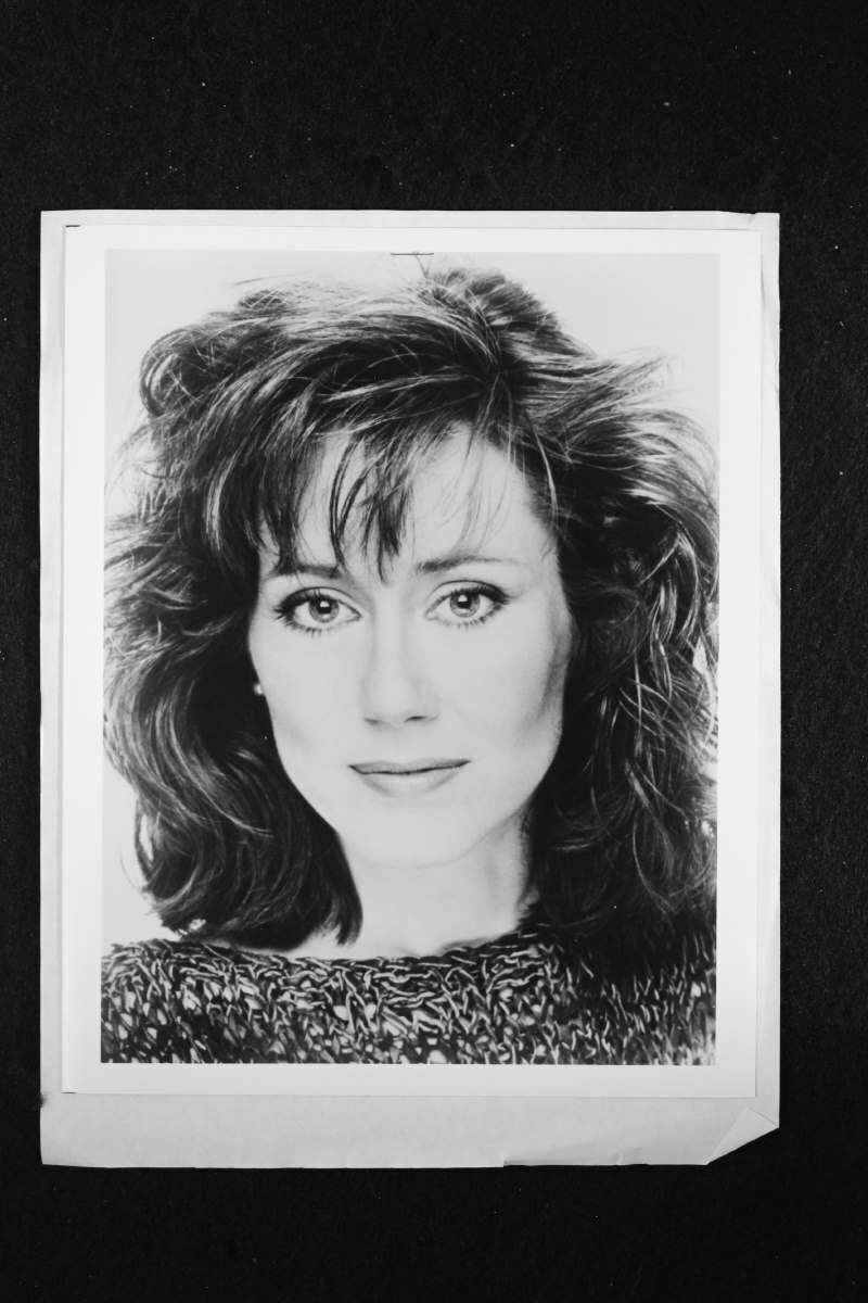 Mary Mcdonnell - 8x10 Headshot Photo Poster painting w/ Resume - Dances..Wolves