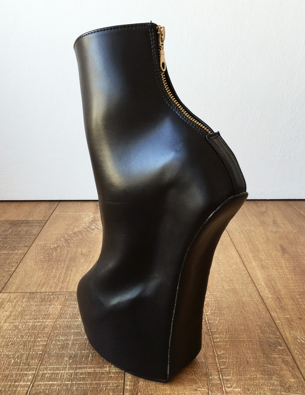 TAAFO ZEUS Fetish Stallion Horse Pony Hoof Sole Ankle Golden Pinup Golden Zip BDSM