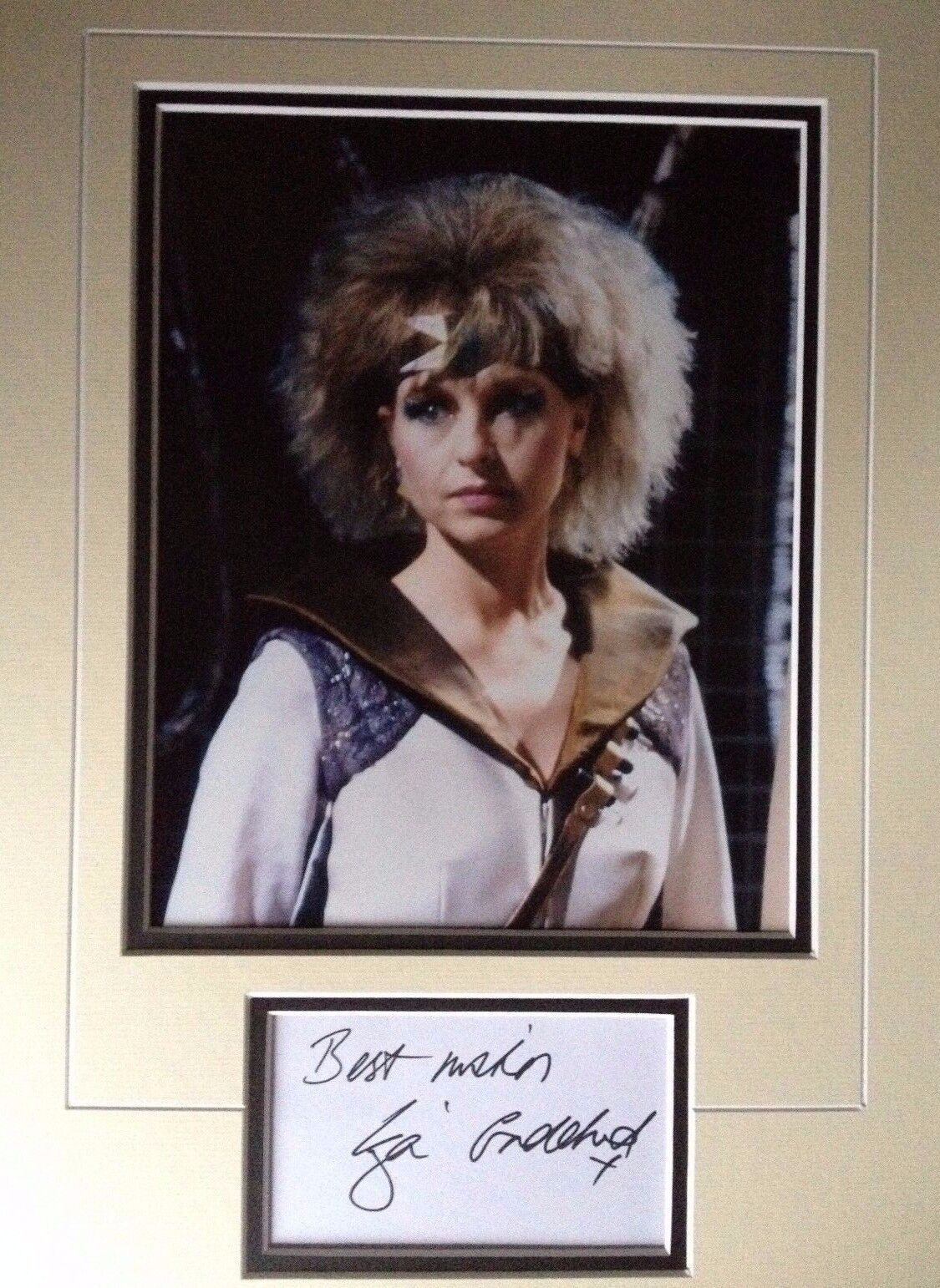 LIZA GODDARD - DR WHO ACTRESS - EXCELLENT SIGNED COLOUR Photo Poster painting DISPLAY