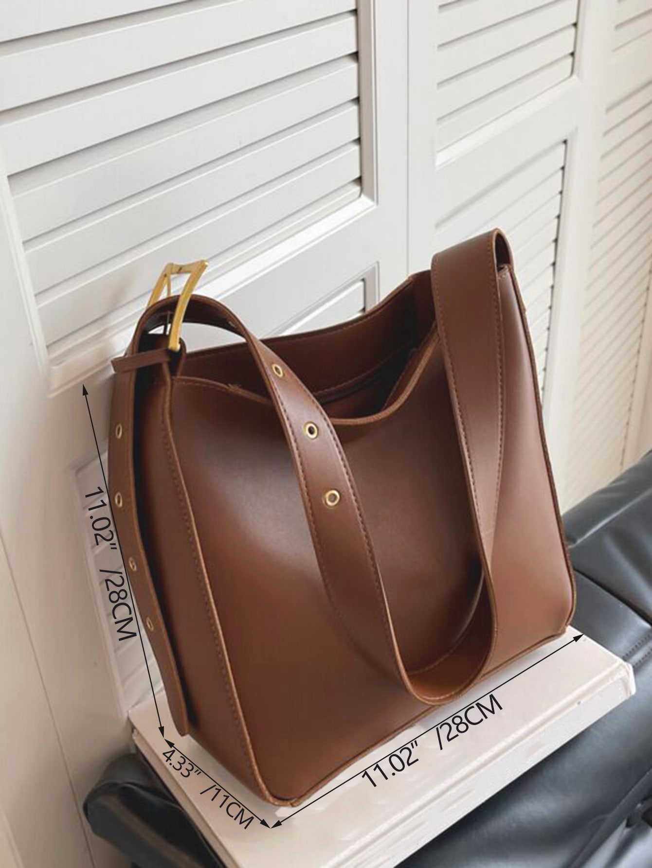 Eyelet detail square bag