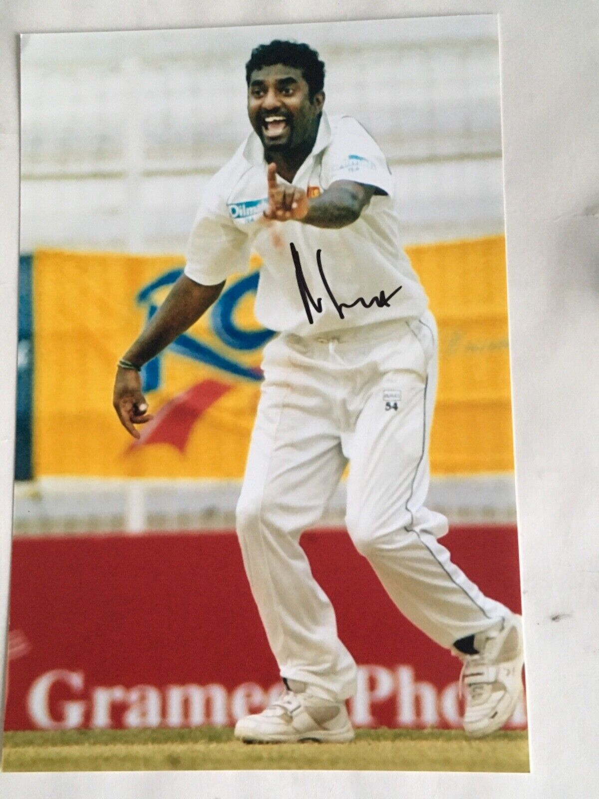 MUTTIAH MURALITHARAN HAND SIGNED 12X8 Photo Poster painting SRI LANKA CRICKET.